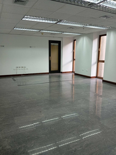 Oficina / Alquiler / Urb.: Los Palos Grandes / 140 Mts2