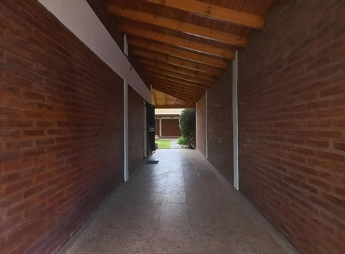 Casa En Venta Hurlingham 5 Amb Garage Jardín Impec
