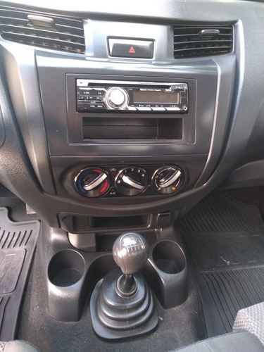 Imagen 9 de 12 de Nissan Np300 2017 2.5 Estacas Dh Aa Mt
