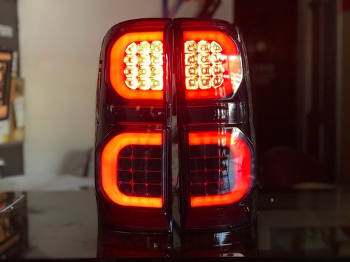 Toyota Hilux Revo 2012+ Faros Led Posterior Mica Negra