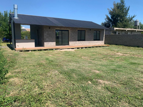 Casa En Venta - 3 Habitaciones - Terreno De 540m2 - Cubierto 80mts2 - Semi Cubierto 30mts2