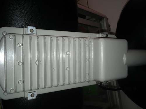 Poste Reflector De 30watts De 1100 Lumenes Con Panel Solar