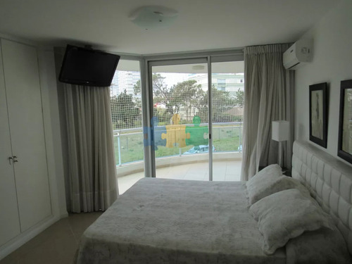 Vendo O Alquilo Apartamento De 3 Dormitorios Y Dependencia En Punta Del Este - Ref : Eqp3665