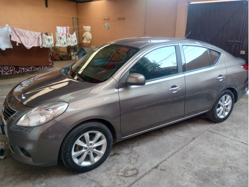 Nissan Versa 1.6 Exclusive At Sedán