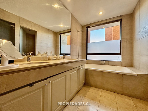 Departamento En Venta De 4 Dorm. En Las Condes