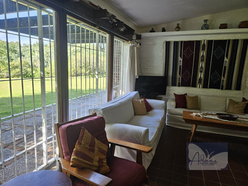 Venta Casa 2 Dormitorios Solís Con Cochera, Piscina Y Anexo