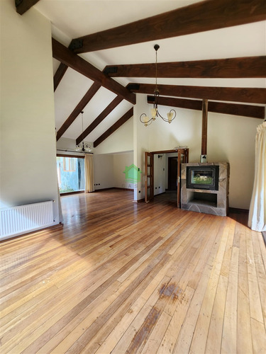 Hermosa Casa De 6 Dorm. En Parcela Para Arriendo En Valdivia