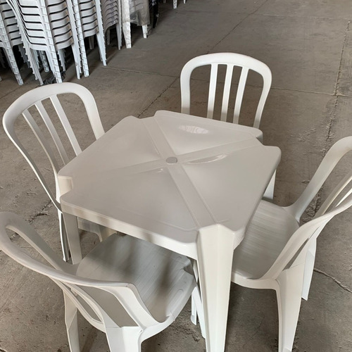 Aluguel De Mesas E Cadeiras, Toalhas, Decoração E Brinquedos
