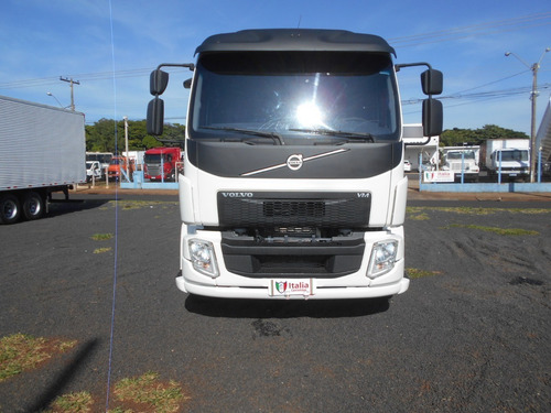Imagem 24 de 25 de Volvo Vm 330 Bitruck 2017