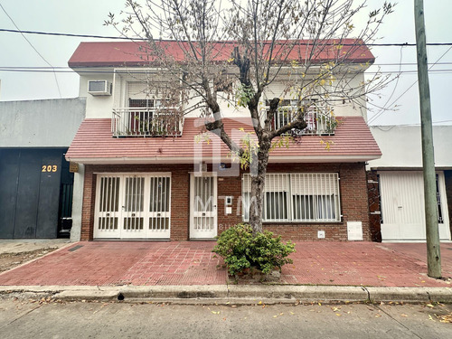 Casa En Venta Rosario,  Barrio Sarmiento.