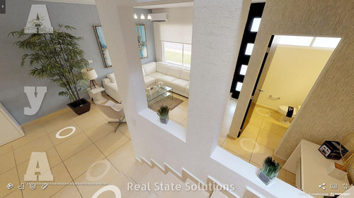 Casa En Venta Incluye 4 Paneles Solares, 3 Recamaras, 2 Niveles, Av. Petempich, Playa Del Carmen