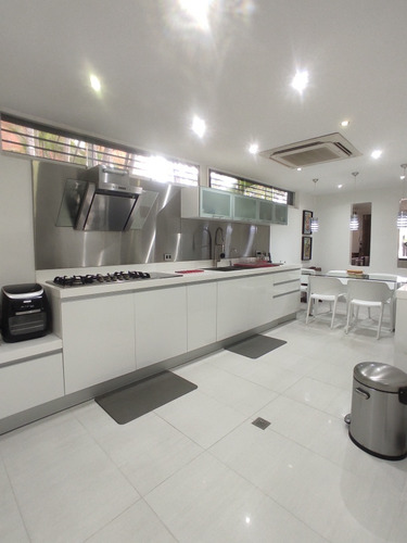 Town House En Venta. Urb. Santa Eduvigis