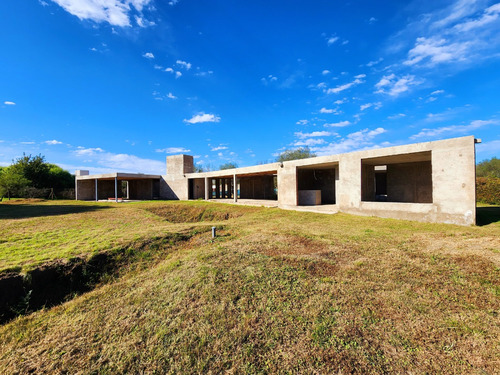 Venta: Casa A Terminar - 365m2 Cubiertos 2.500m2 De Terreno - Barrio Privado Causana - Malagueño