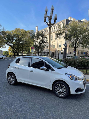 Imagen 2 de 12 de Peugeot 208 2018 1.6 Feline