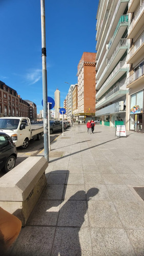 Cochera En Venta Frente Al Nh. Plaza Colon. Edificio Bagnardi