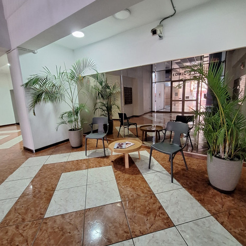 Alquilo Bello Apartamento. Colinas De Bello Monte. Centro Polo. Amoblado. Puesto Techado. No Falta El Agua.