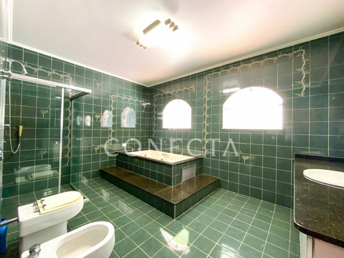 Imagem 28 de 30 de Alphaville 04 - Casa 350m² - 4 Suítes; 6 Vagas; Piscina; Espaço Gourmet Com Churrasqueira; Amplo Living - Cncd904