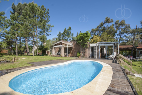 Casa Alquiler Pinares, Punta Del Este, 4 Dormitorios, Piscina, Amplio Parque Cercado