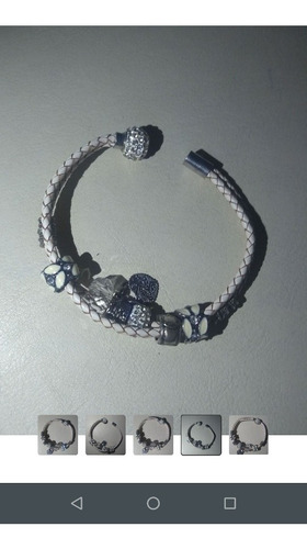 Pulseira Em Couro Branco Com Detalhes Prateados