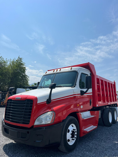 Volteo De 14 Metros Freightliner Cascadia
