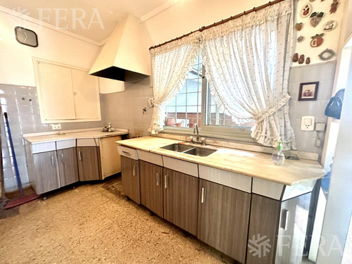 Venta Casa De 4 Ambientes Con Fondo Con Piscina En Villa Dominico