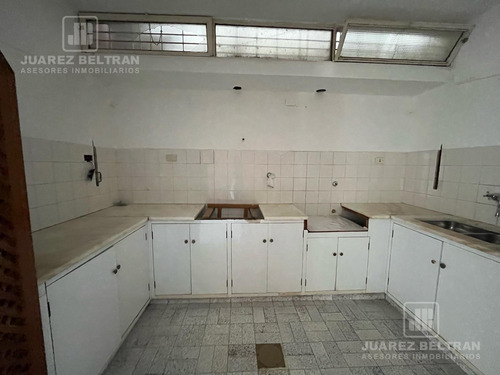 Local En Alquiler - Barrio General Paz - Esquina Con Terraza!