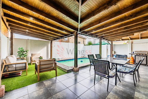 Venta Casa 3 Dormitorios Valle Grande Con Estacionamiento