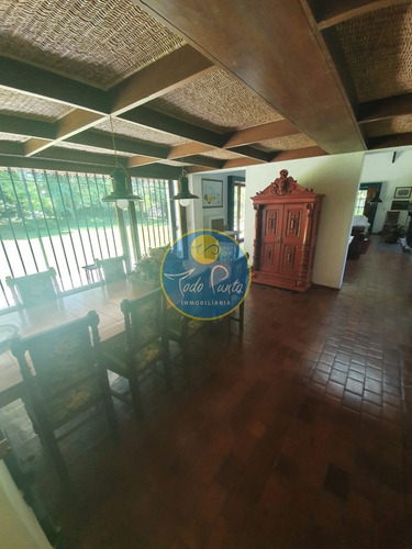 Casa Exclusiva En La Zona Del Golf.- Ref: 5895