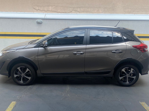 Imagem 2 de 8 de Toyota Yaris X-way