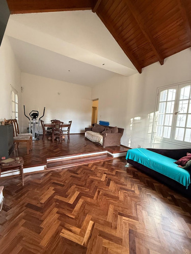 Vendo Casa De 3 Dorm. En Barrio Arguello A 2 Cuadras De Rect