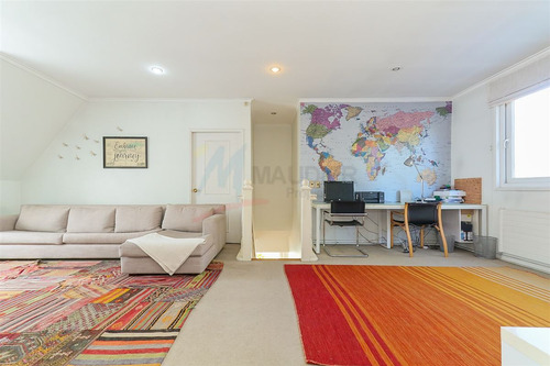 Casa En Venta De 5 Dorm. En Las Condes