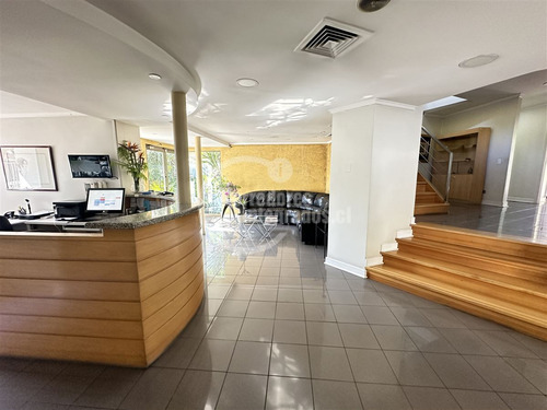Casa En Venta De 7 Dorm. En Vitacura