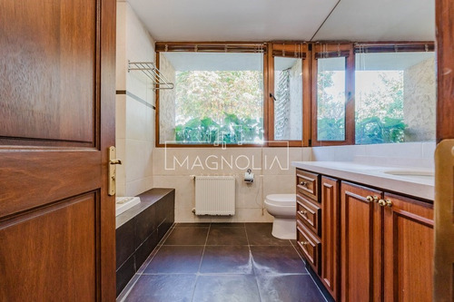 Casa En Arriendo De 5 Dorm. En Lo Barnechea