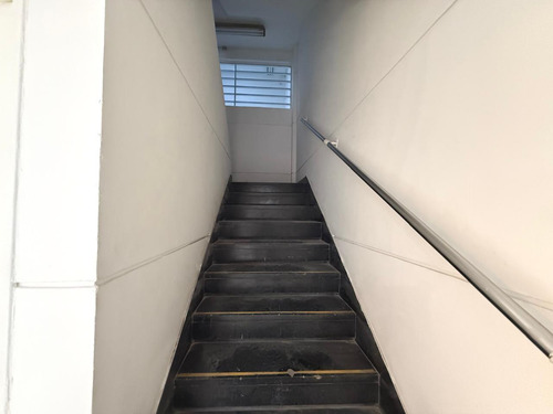 Oficina En Venta En Balvanera - Edificio Comercial Apto Credito, Apto Varios Rubros.