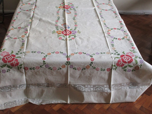 Mantel Blanco Bordado Con Puntilas 1.96 X 1.50 M