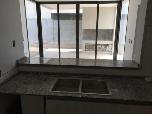 Imagen 3 de 14 de Casa En Barrio Pórtico Del Sol 2