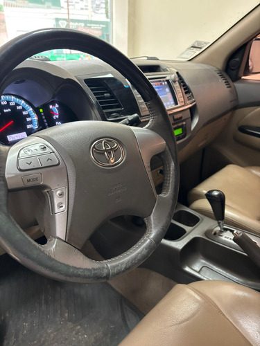 Toyota Hilux SW4 2.7 Srv Cuero Vvti 4x2 4at 5 Asientos