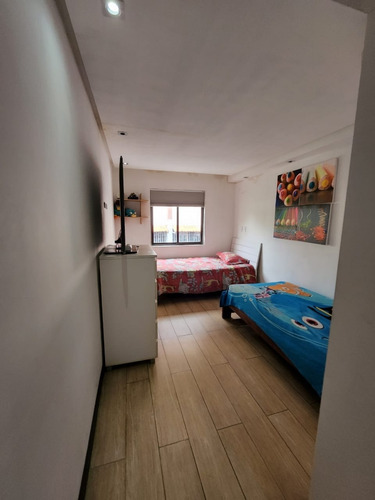 Imagen 3 de 18 de Townhouse En Venta Urb Trigal Norte (solo Cliente) Da