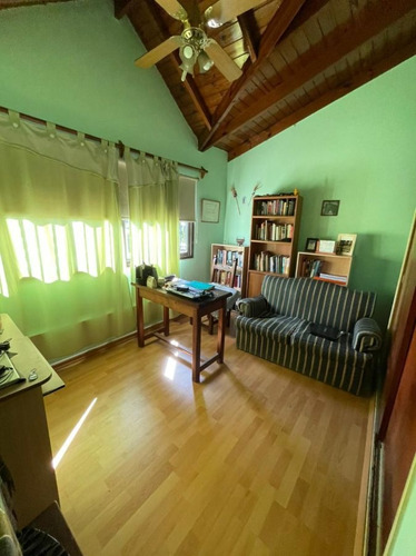 Imagen 11 de 21 de Casa En Venta De 4 Ambientes Con Cochera Y Jardín En Adrogué