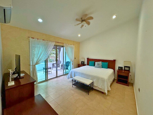 Casa Con Alberca Y Jacuzzi, En Residencial Privado, Venta Playa Del Carmen.