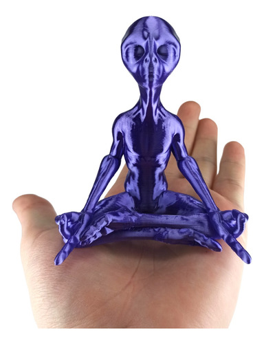 Figura De Marciano Meditando Alíen Zen Extraterrestre 