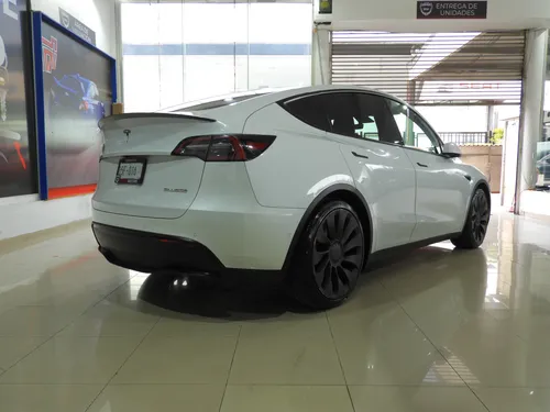 Tesla 2021 Model Y