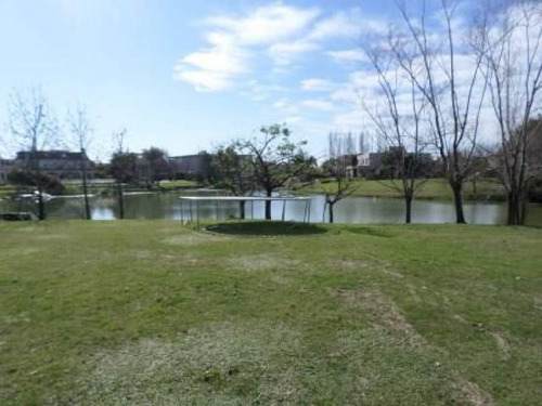 Imagen 2 de 26 de Espectacular Lote Al Lago En La Isla!!