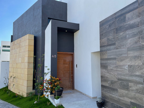 Magnifica Residencia En El Mejor Cluster De Puebla, Unica Por Sus Acabados Y Distribucion