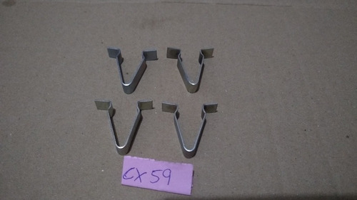 Imagem 5 de 5 de Grampo Presilha Fixação Lanterna Dianteira Chevette Monza