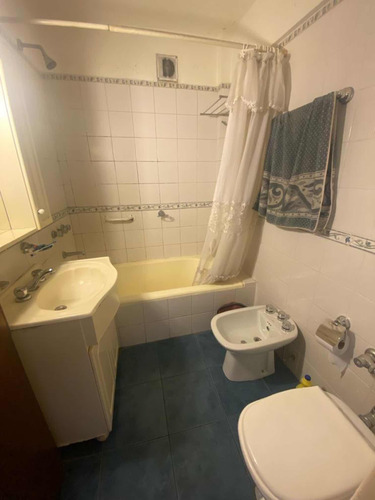 Departamento 3 Ambientes Sobre La Av. Rivadavia En El Barrio De Floresta