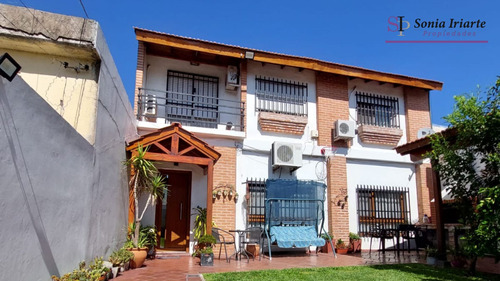 Casa De 5 Ambientes En Venta- Villa Tesei