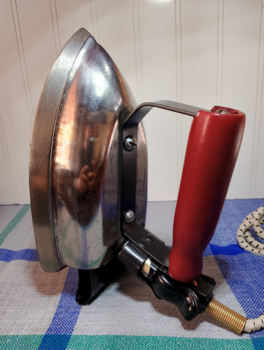 Plancha Eléctrica Gesa / De 1948. (Usado)