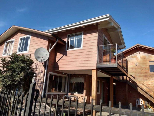 Casa / Hostal En Calle Arauco, Pucón Centro.-a Media Cua...