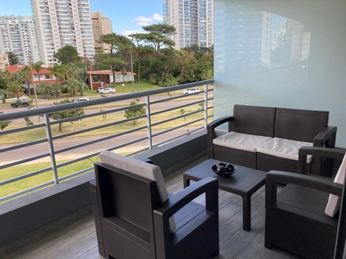 Imagen 2 de 13 de Excelente Apartamento, Generosas Vistas, Muy Buen Emplazamiento